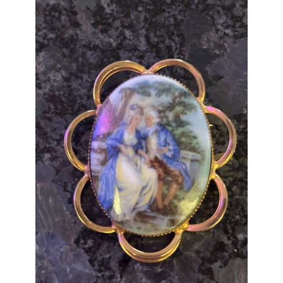 Antique Porcelain Cameo Brooch With Romantic Couple Scene Oval Gold-Tone Frame - Picture 2 of 8